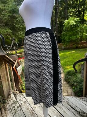 Darjoni Geometric Print Pencil Skirt Size 14 Black White Knee Length
